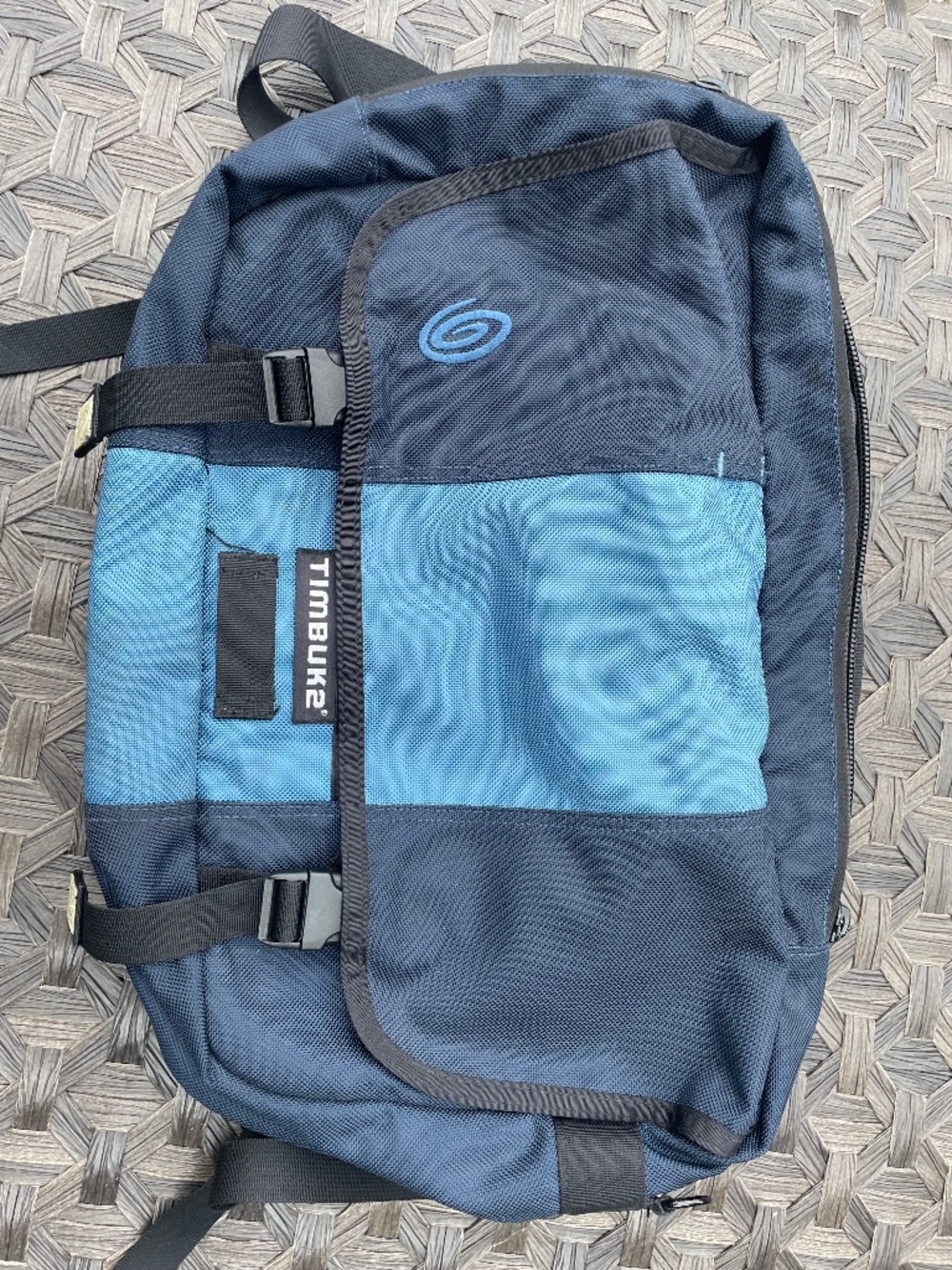 Padded TIMBUK2 currier laptop bag.